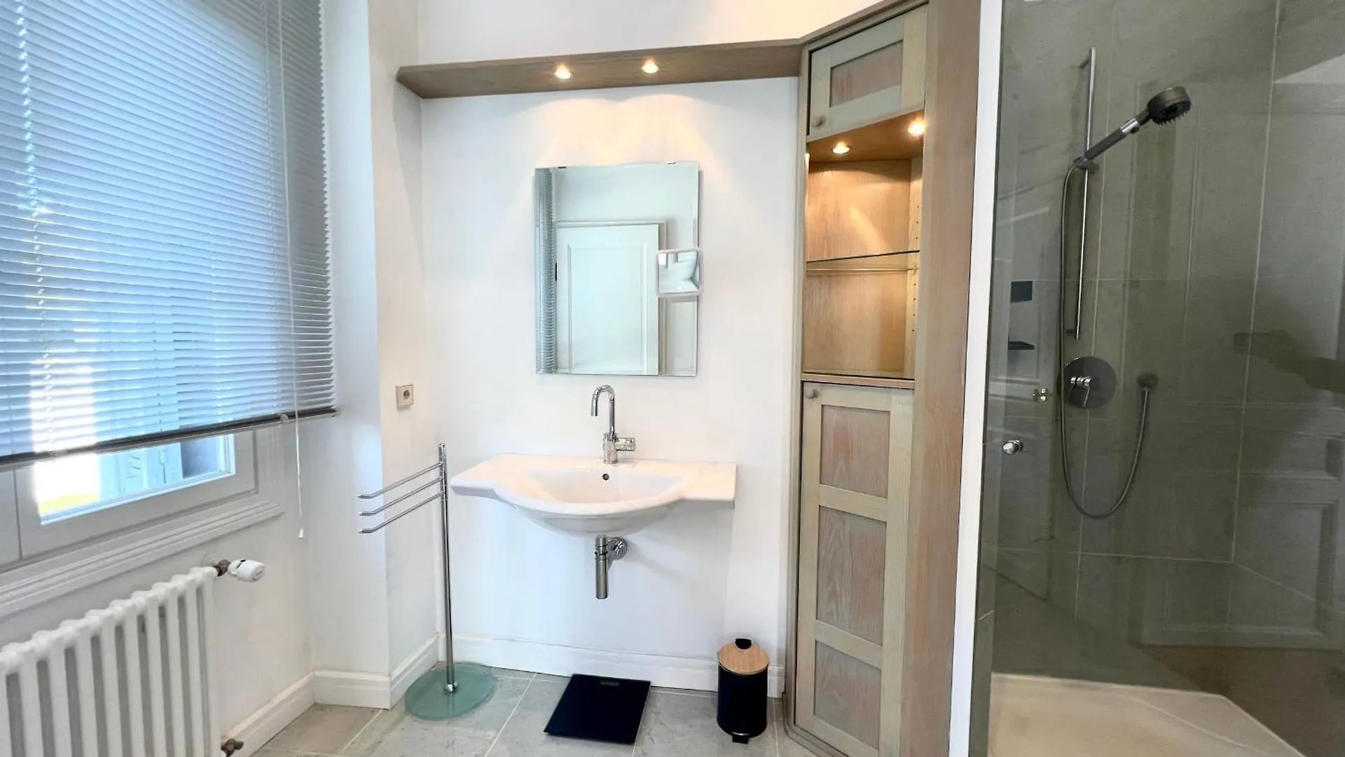 Cannes Tassigny Stylish - 2 Bedroom Apartment Sleeps 4 Free Parking