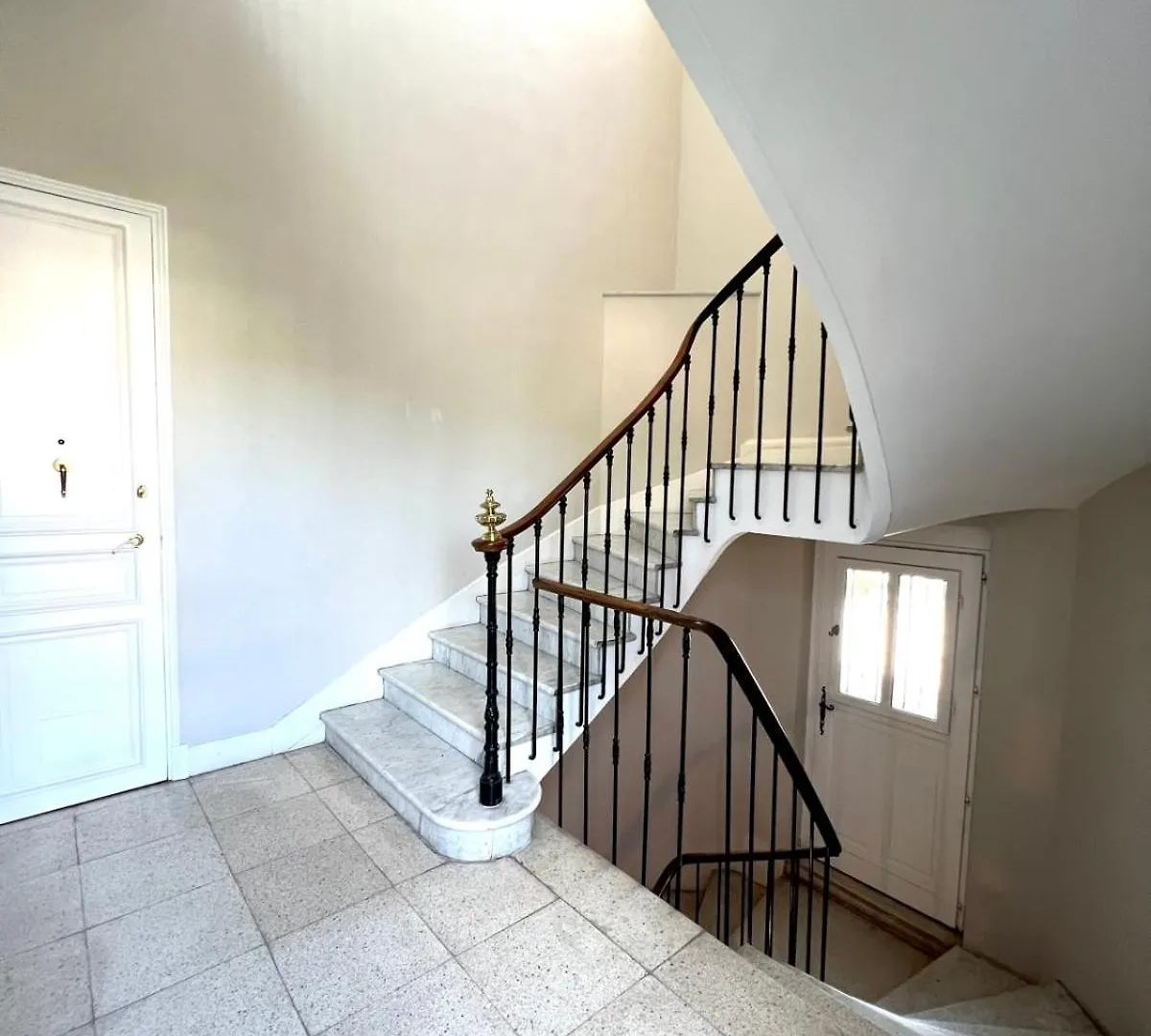 Cannes Tassigny Stylish - 2 Bedroom Apartment Sleeps 4 Free Parking