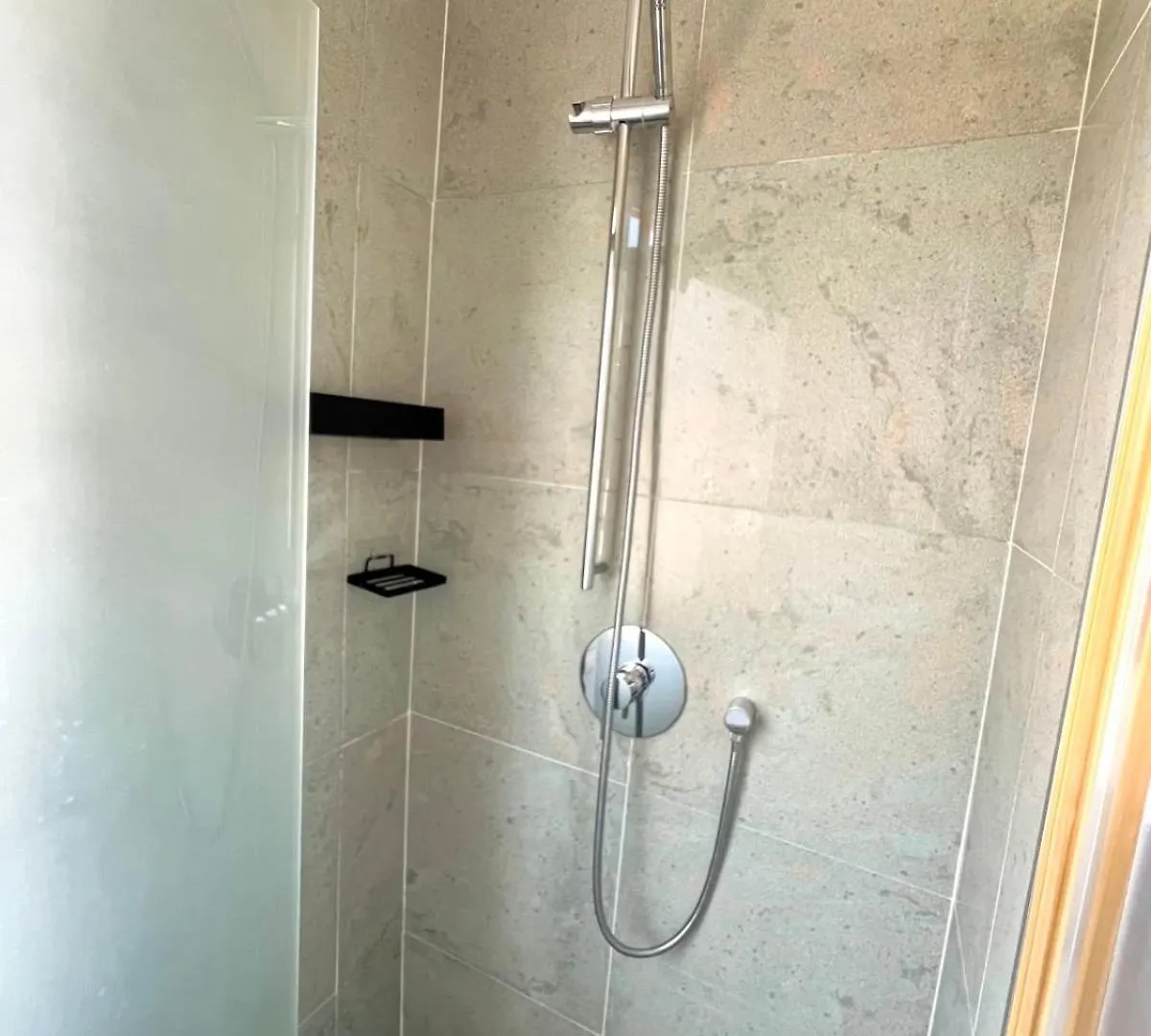 Cannes Tassigny Stylish - 2 Bedroom Apartment Sleeps 4 Free Parking