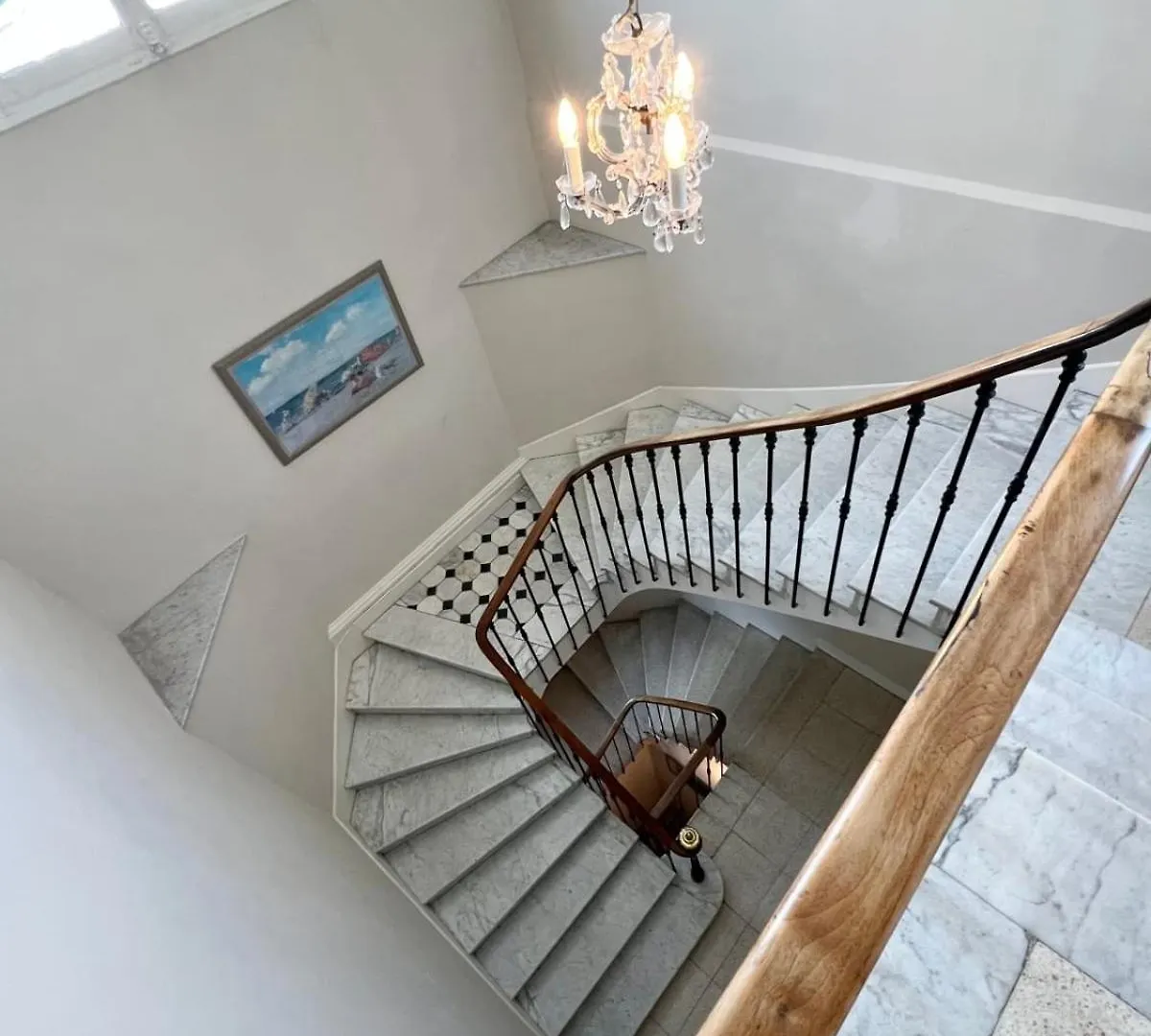 Cannes Tassigny Stylish - 2 Bedroom Apartment Sleeps 4 Free Parking 0*,  France