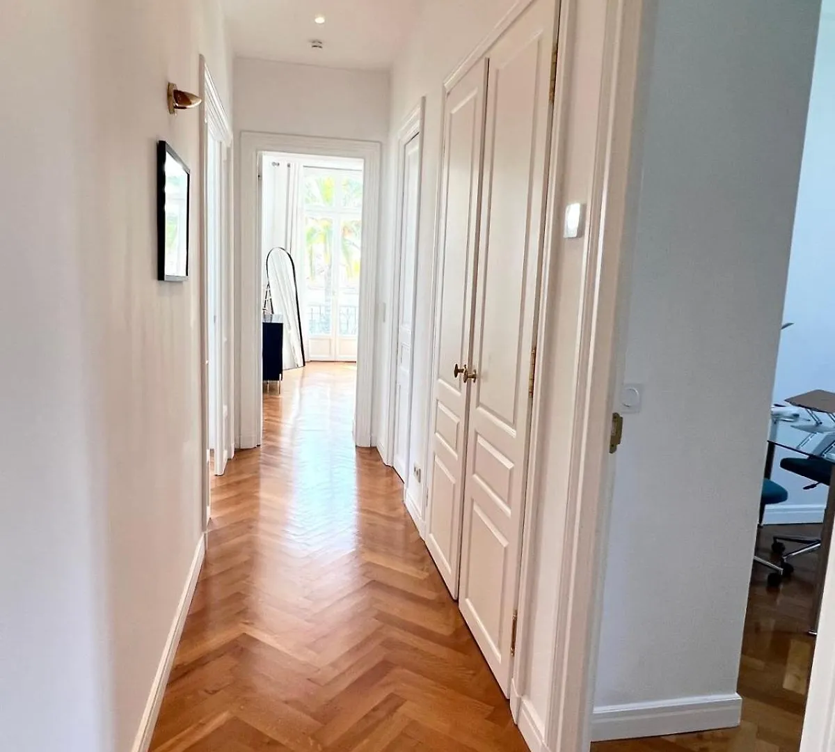 Cannes Tassigny Stylish - 2 Bedroom Apartment Sleeps 4 Free Parking