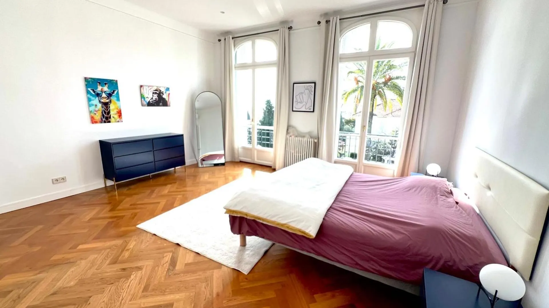 Cannes Tassigny Stylish - 2 Bedroom Apartment Sleeps 4 Free Parking 0*,  France