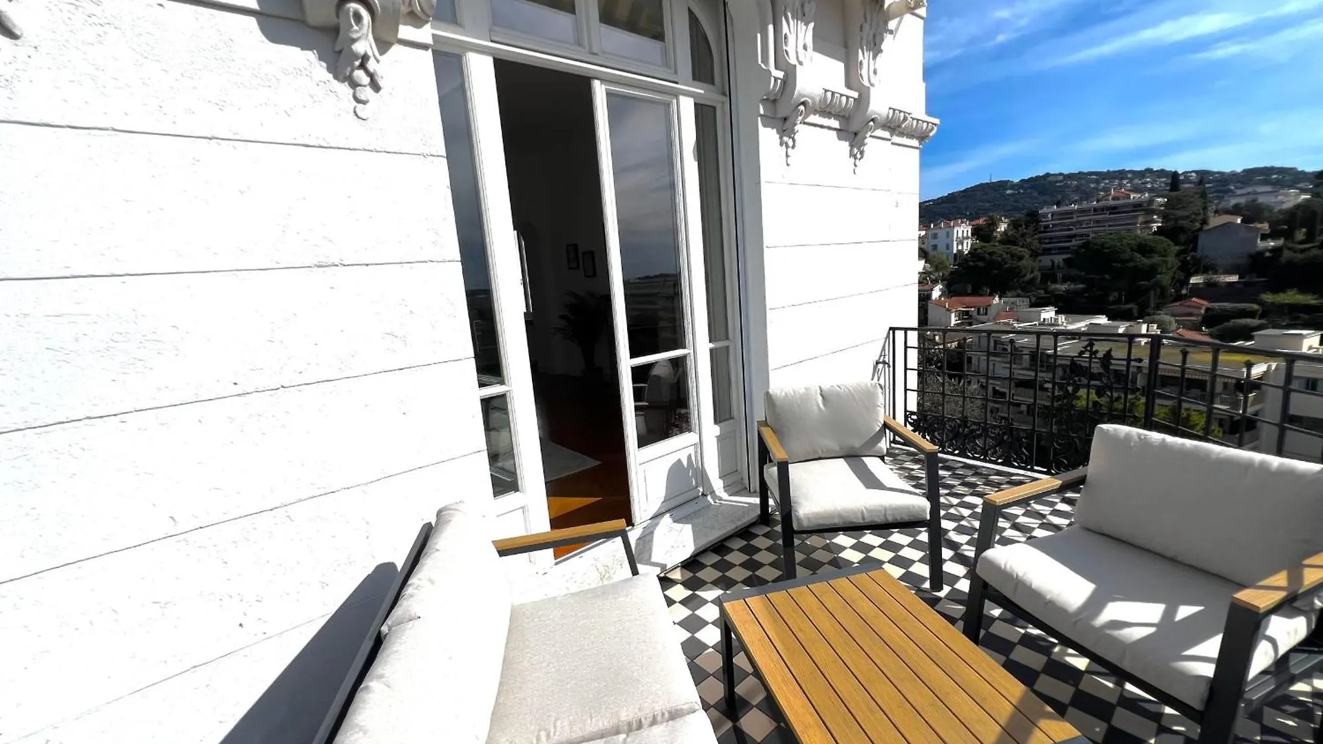 Cannes Tassigny Stylish - 2 Bedroom Apartment Sleeps 4 Free Parking