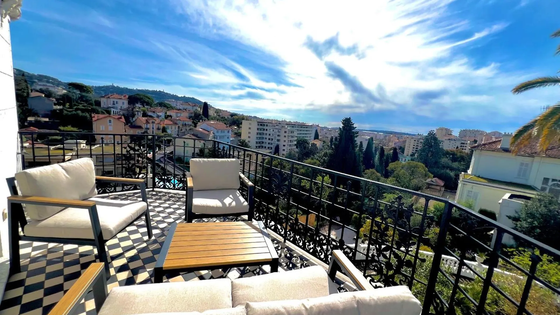 Cannes Tassigny Stylish - 2 Bedroom Apartment Sleeps 4 Free Parking